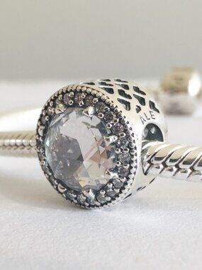 Authentic PANDORA Radiant Hearts Charm CLEAR 925 Ale Silver